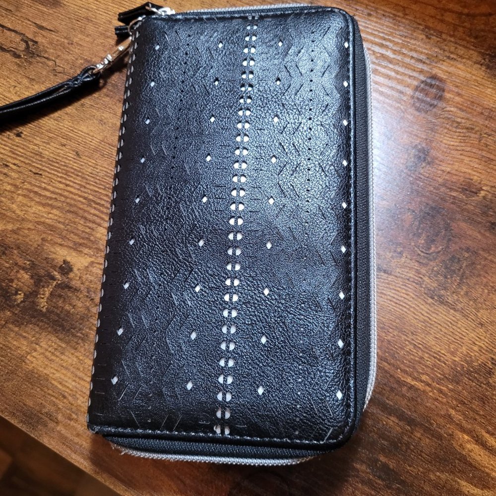 T.J. Maxx Black Leather Diamond and Oval Design Wallet-NWOT